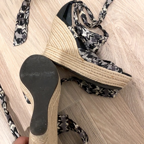 Ugg platform wedges - Picture 3 of 3